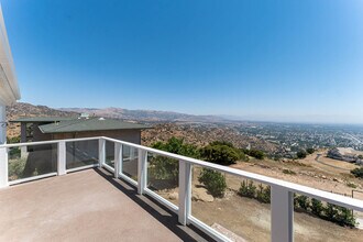 1112 Mesa Dr in Simi Valley, CA - Building Photo - Building Photo