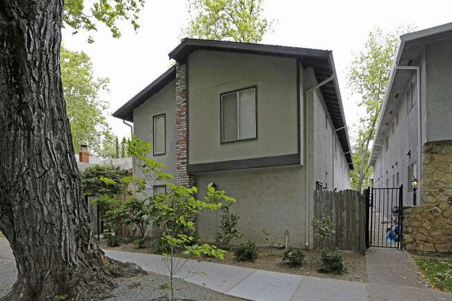 2709 D St in Sacramento, CA - Building Photo - Building Photo