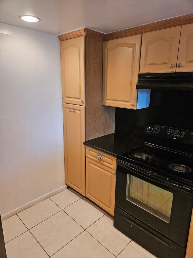 8401 W Sample Rd in Coral Springs, FL - Foto de edificio - Building Photo