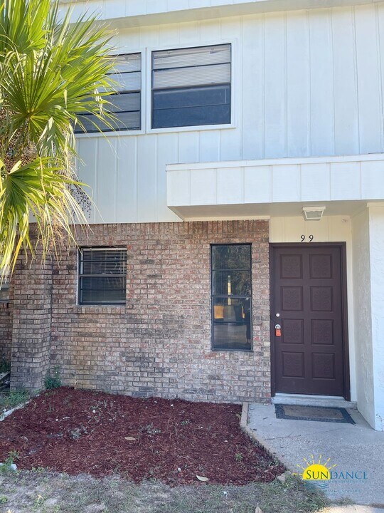 40 11th St in Shalimar, FL - Building Photo
