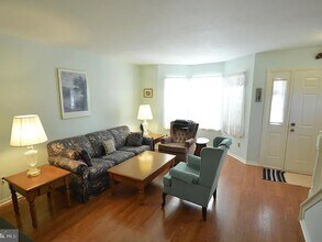 170 Leedom Way, Unit 21 in Newtown, PA - Building Photo - Building Photo