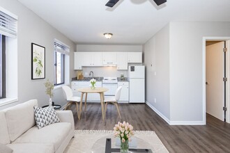 Crown Apartments in Denver, CO - Building Photo - Building Photo