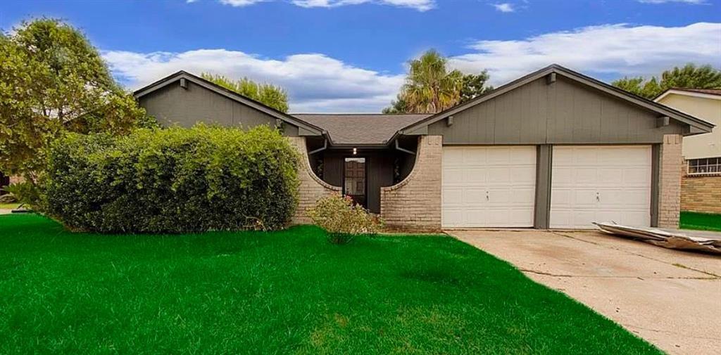 20019 Rustlewood Dr in Humble, TX - Building Photo