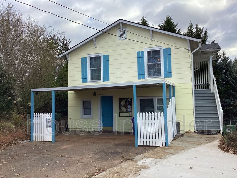 144 Chestnut St in Mars Hill, NC - Building Photo