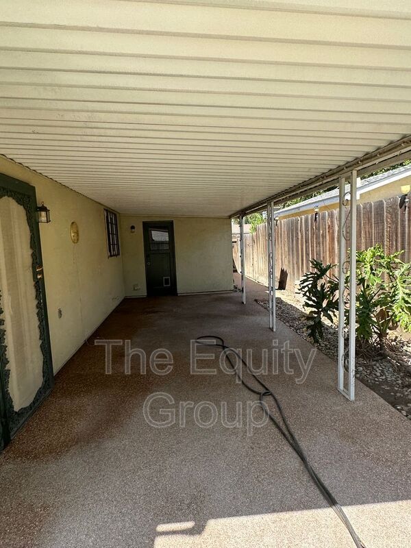 1439 W Evans Ave in Visalia, CA - Building Photo - Building Photo