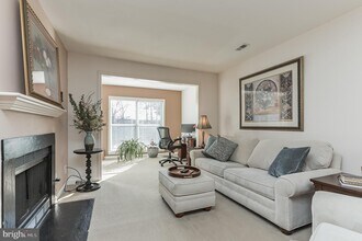 10300 Appalachian Cir-Unit -309 in Oakton, VA - Building Photo - Building Photo