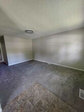 8113 W Colony Dr in Yorktown, IN - Building Photo - Building Photo