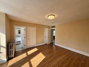 51 Beacon St, Unit 2 in Somerville, MA - Foto de edificio - Building Photo