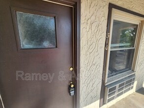 4012 Dupont Cir in St Matthews, KY - Building Photo - Building Photo