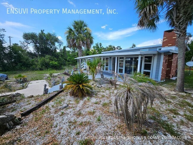 701 SE 9th Cir in Crystal River, FL - Building Photo - Building Photo