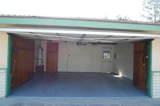 4709 Summertree Ln in Bakersfield, CA - Building Photo - Building Photo