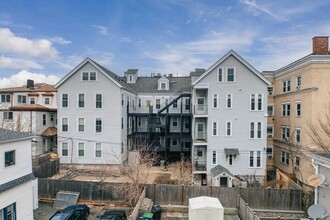 40-42 Highland Ave in Somerville, MA - Foto de edificio - Building Photo