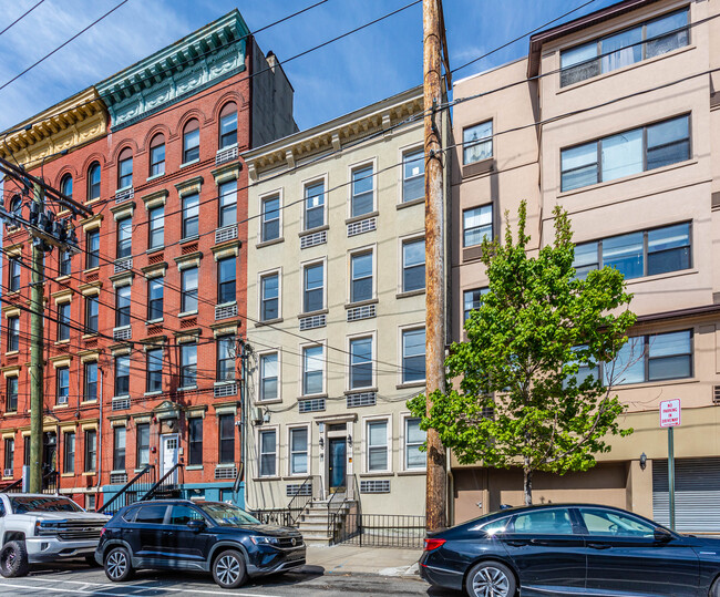 310 Madison St in Hoboken, NJ - Foto de edificio - Building Photo