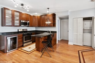 6301 N Richmond St in Chicago, IL - Building Photo - Building Photo