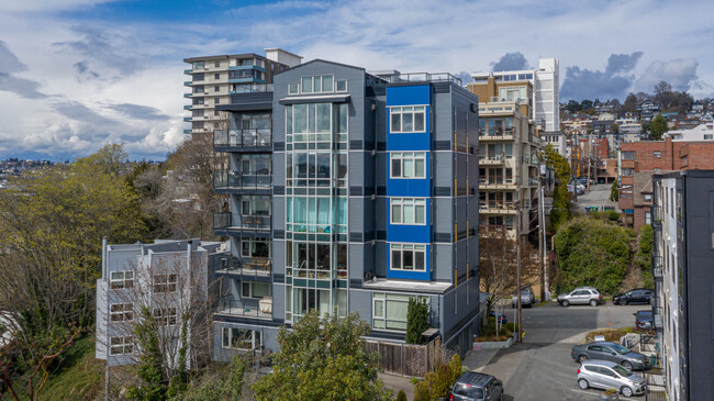 Balfour Pointe Condo in Seattle, WA - Building Photo - Building Photo