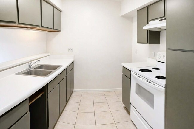 property at 3035 Walnut Bend Ln