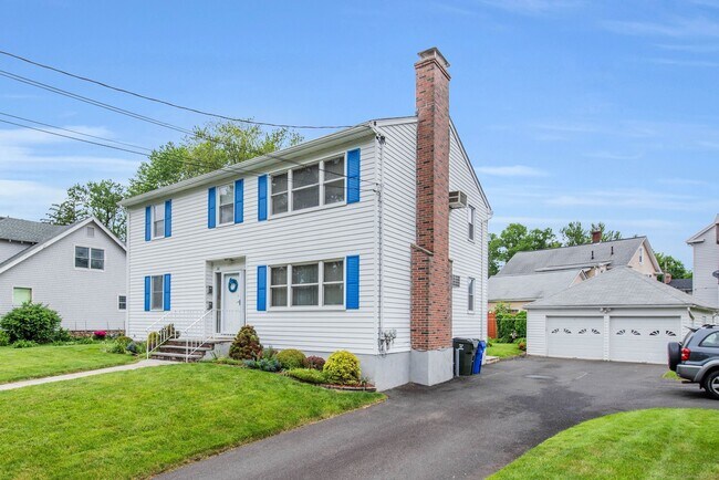 34 Kingswood Rd in West Hartford, CT - Building Photo - Building Photo