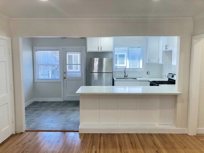 11402 Washington Pl in Los Angeles, CA - Building Photo - Building Photo