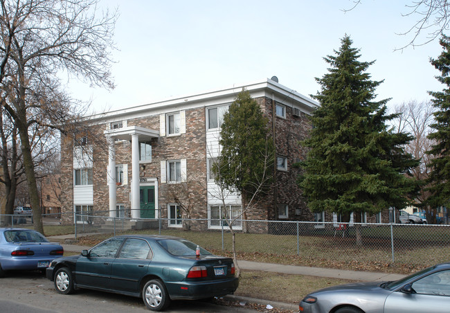 2750 Pillsbury Ave in Minneapolis, MN - Building Photo - Building Photo