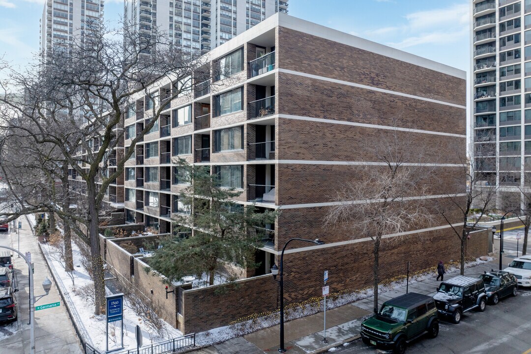 Kilmer House in Chicago, IL - Building Photo