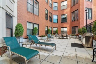 390 Commonwealth Ave in Boston, MA - Building Photo - Building Photo