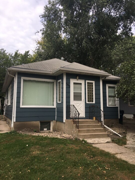 1-307 1/2 N Broadway in Watertown, SD - Building Photo