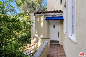 8330 Lookout Mountain Ave in West Hollywood, CA - Building Photo - Building Photo