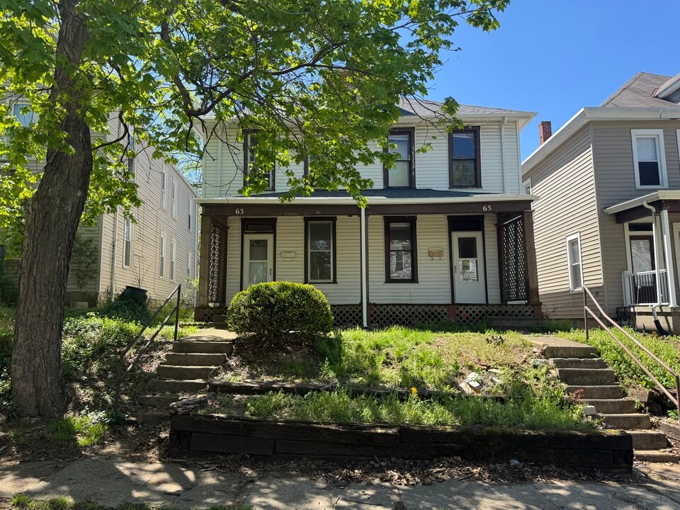 65 W Blake Ave in Columbus, OH - Building Photo