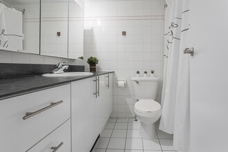 Navarin in St. Laurent, QC - Building Photo - Building Photo