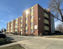 430 Harrison Ave, Unit 106 in Beloit, WI - Building Photo