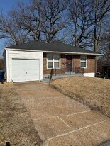 6737 Kenwood Dr in St. Louis, MO - Building Photo