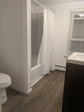 17 Walnut St, Unit / 1st Floor in Troy, NY - Building Photo - Building Photo