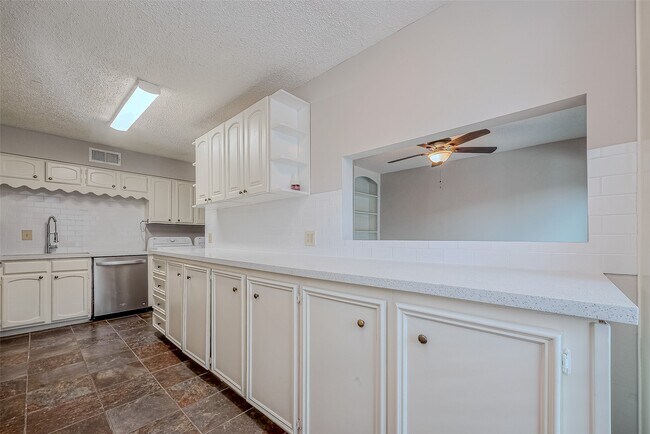 property at 432 N Post Oak Ln