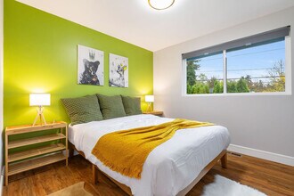 2404 SW 104th St in Seattle, WA - Building Photo - Building Photo