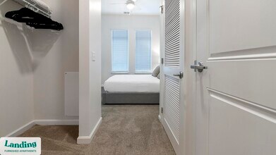 5256 International Dr, Unit 115 in Orlando, FL - Building Photo - Building Photo