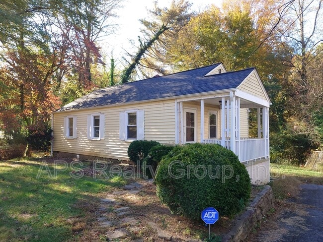 3654 Yale Ave in Winston-Salem, NC - Foto de edificio - Building Photo