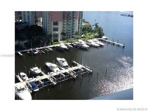 3340 NE 190th St-Unit -1304 in Miami, FL - Building Photo - Building Photo