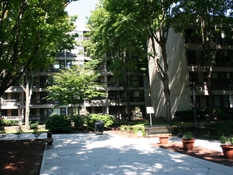 Daniel F Burns Apartments in Cambridge, MA - Foto de edificio - Building Photo