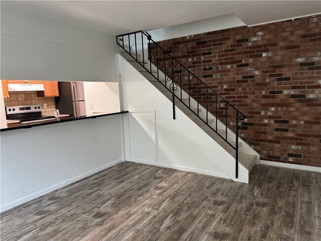 136 Milrace Dr in East Rochester, NY - Building Photo - Building Photo