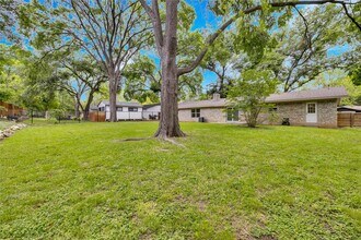 11405 Oakwood Dr in Austin, TX - Building Photo - Building Photo
