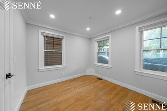 13 Lopez Ave, Unit 1 in Cambridge, MA - Foto de edificio - Building Photo