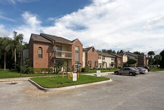 Crystal Pointe Apartments in Pompano Beach, FL - Building Photo - Building Photo