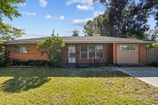 241 W Rittenhouse St in Houston, TX - Building Photo