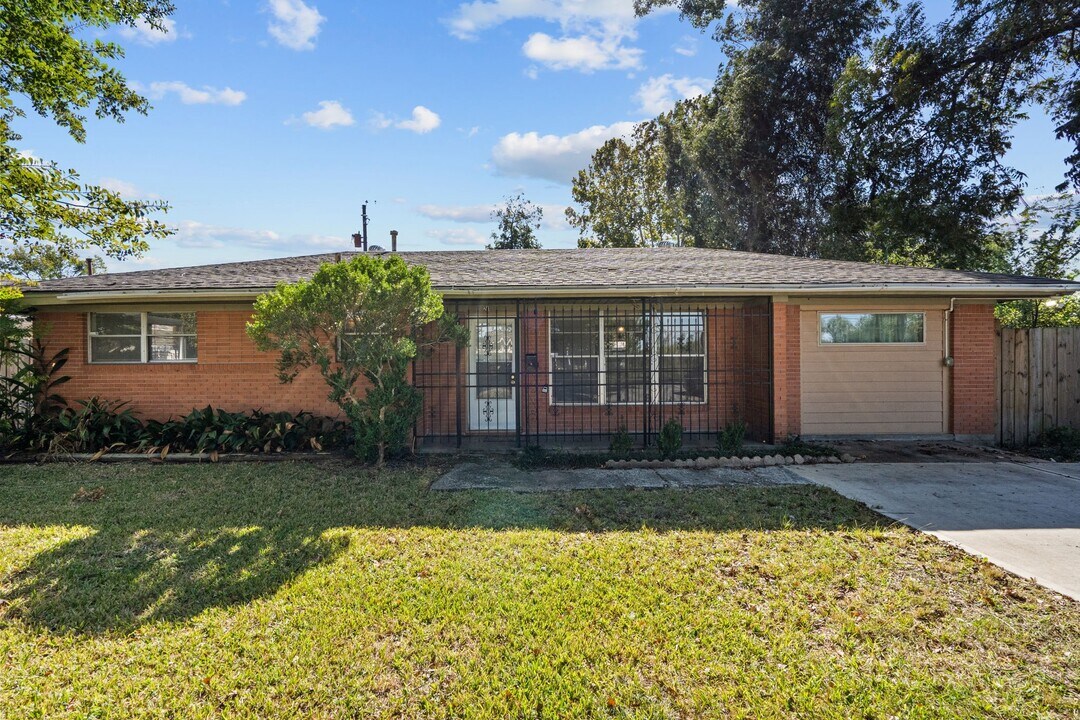 241 W Rittenhouse St in Houston, TX - Foto de edificio