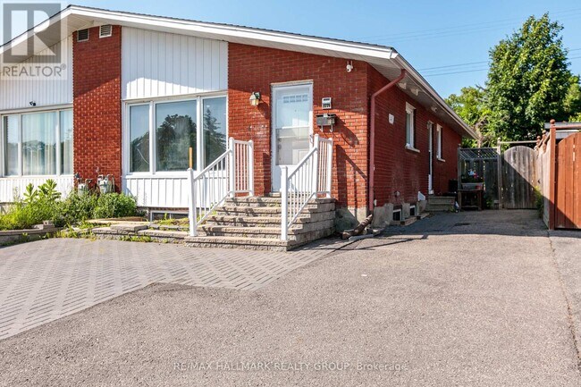 1229 Maitland Ave in Ottawa, ON - Building Photo - Building Photo