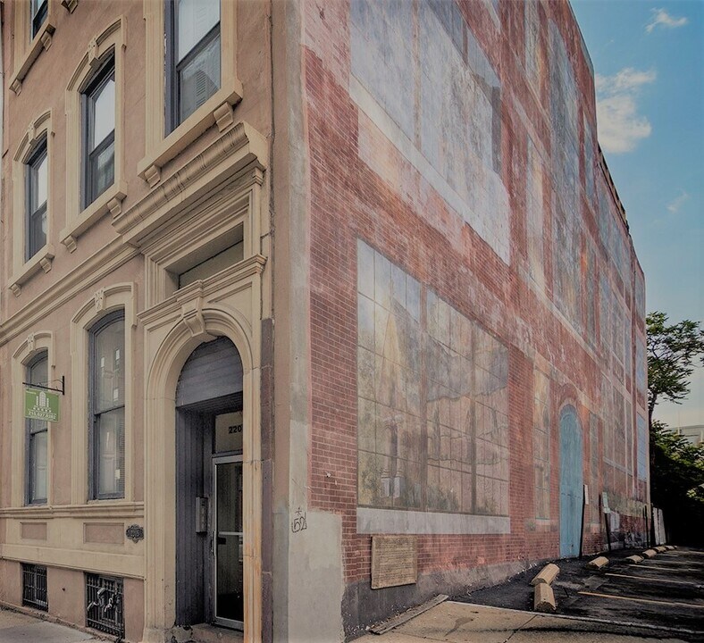 2205 Walnut St, Unit 4m Photo
