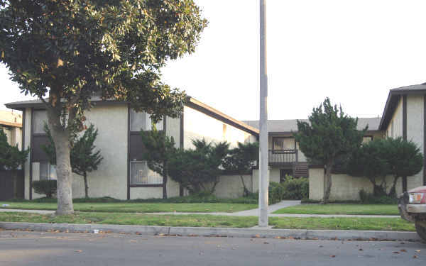 125 W Cedar St in Ontario, CA - Building Photo - Building Photo