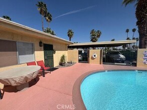 74443 Driftwood Dr, Unit 2 in Palm Desert, CA - Foto de edificio - Building Photo
