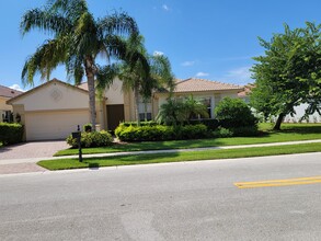 180 Sedona Way in Palm Beach Gardens, FL - Building Photo - Building Photo