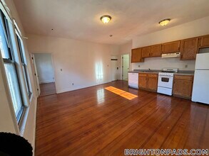 163 Strathmore Rd, Unit 3 in Boston, MA - Foto de edificio - Building Photo